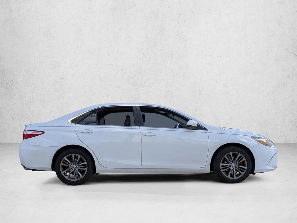 Used 2015 Toyota Camry SE Sedan