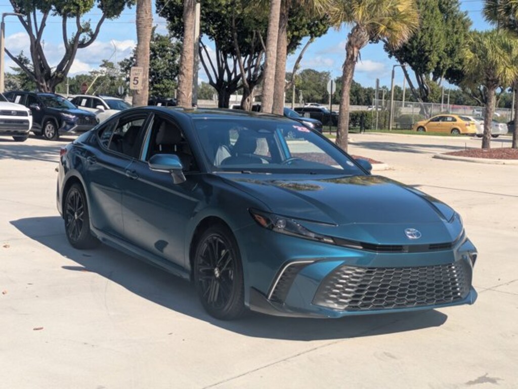 Used 2025 Toyota Camry SE Sedan