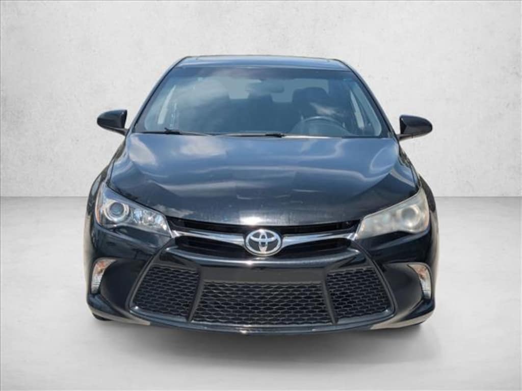 Used 2017 Toyota Camry SE Sedan