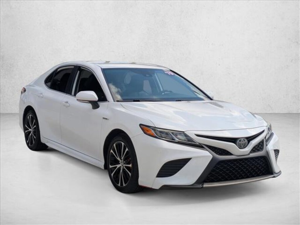 Used 2019 Toyota Camry SE Sedan