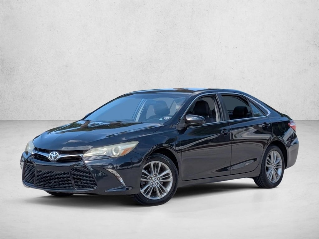 Used 2015 Toyota Camry SE Sedan