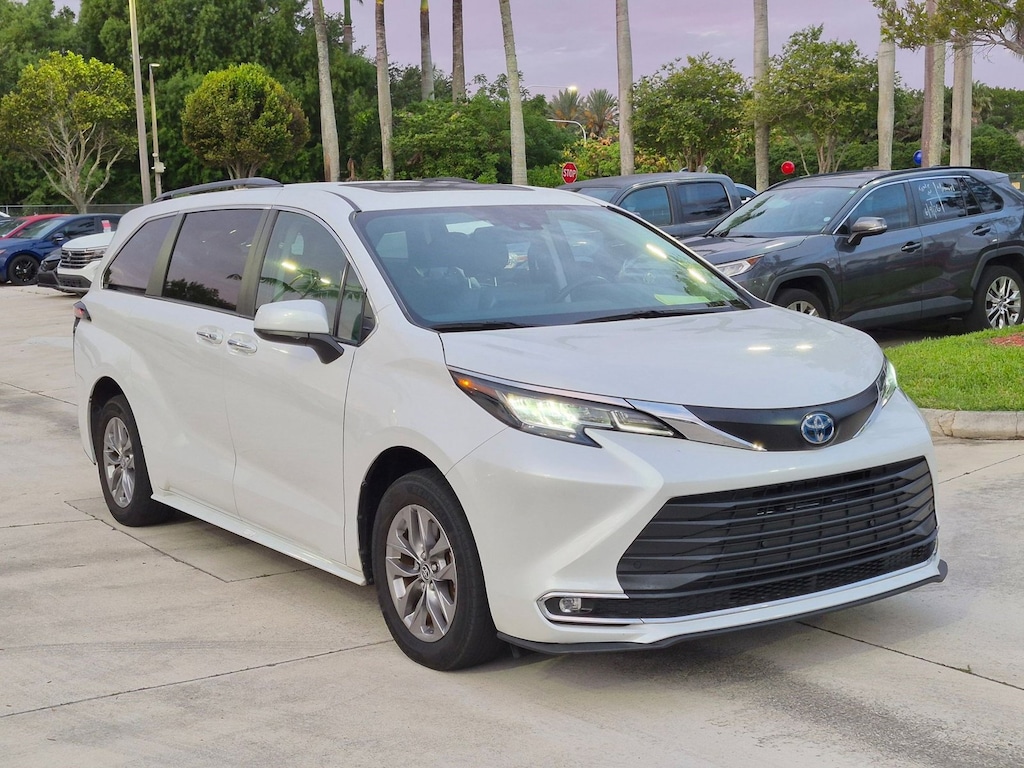 Used 2023 Toyota Sienna XLE 8 Passenger Van Passenger Van
