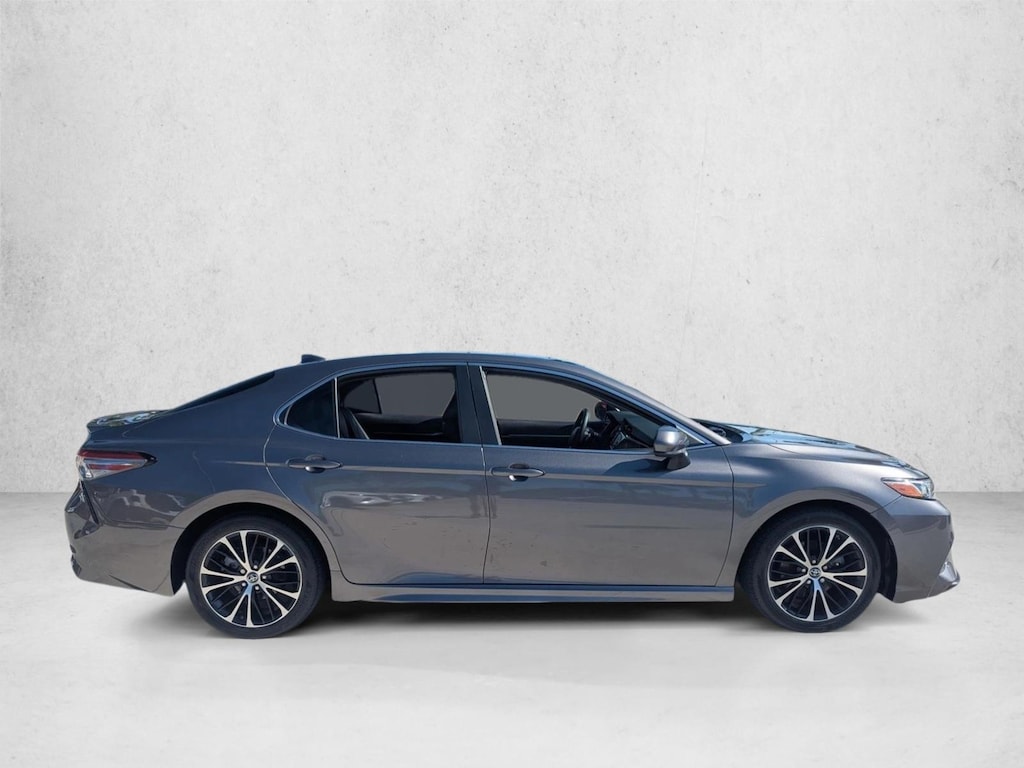 Used 2019 Toyota Camry SE Sedan