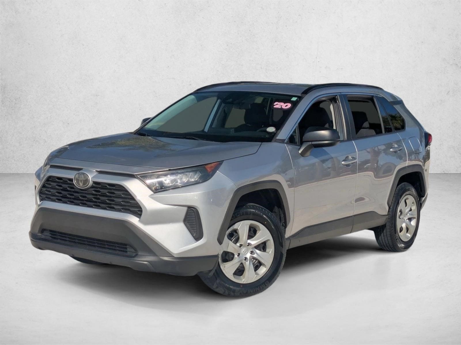 2020 Toyota RAV4 LE's photo