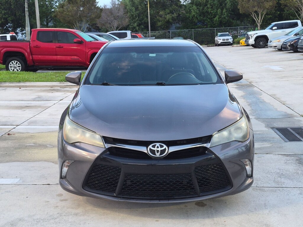 Used 2015 Toyota Camry SE Sedan