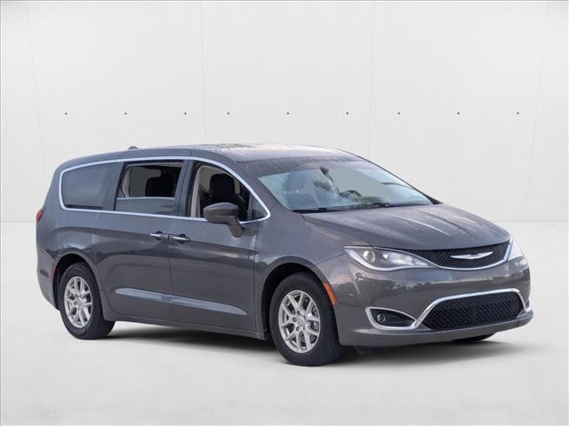 2020 Chrysler Pacifica Touring photo 2