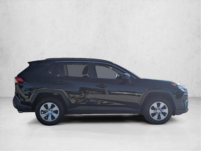 2021 Toyota RAV4 LE photo 4