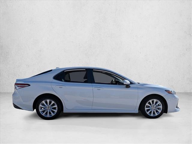 2020 Toyota Camry LE SE photo 4