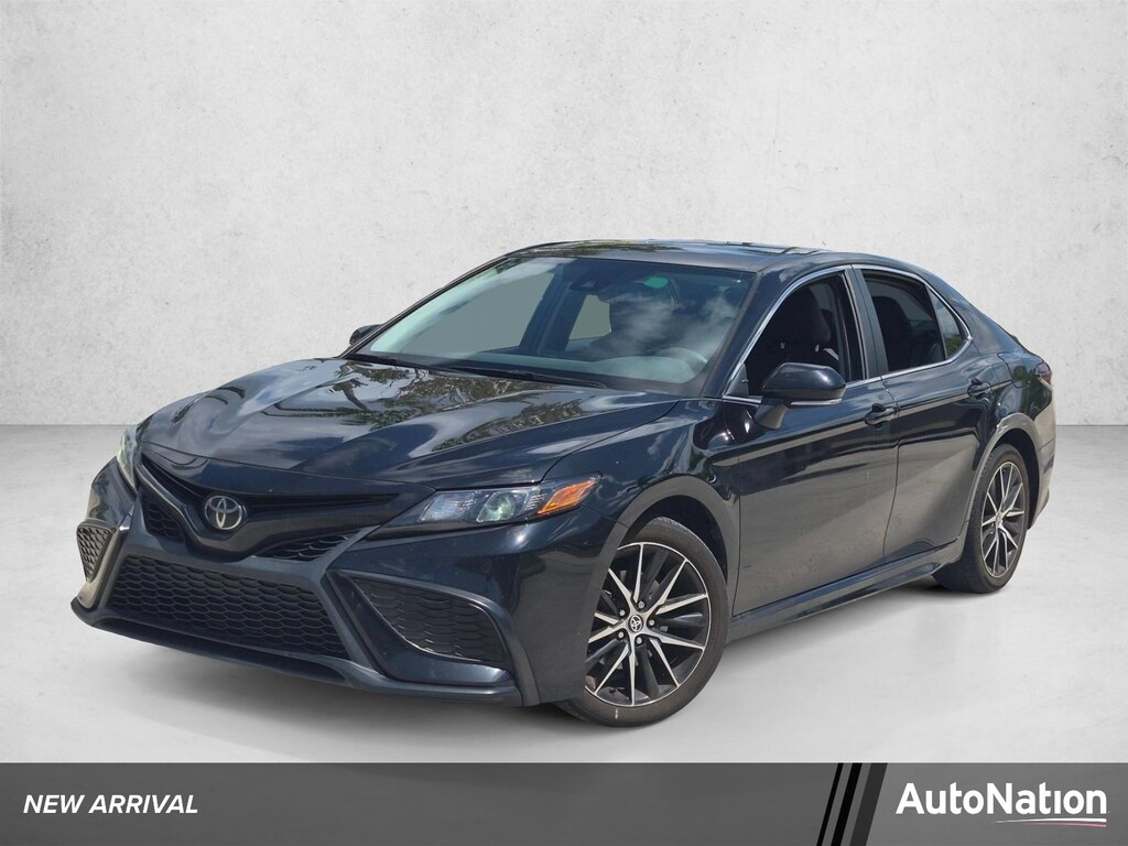 Used 2023 Toyota Camry SE Sedan