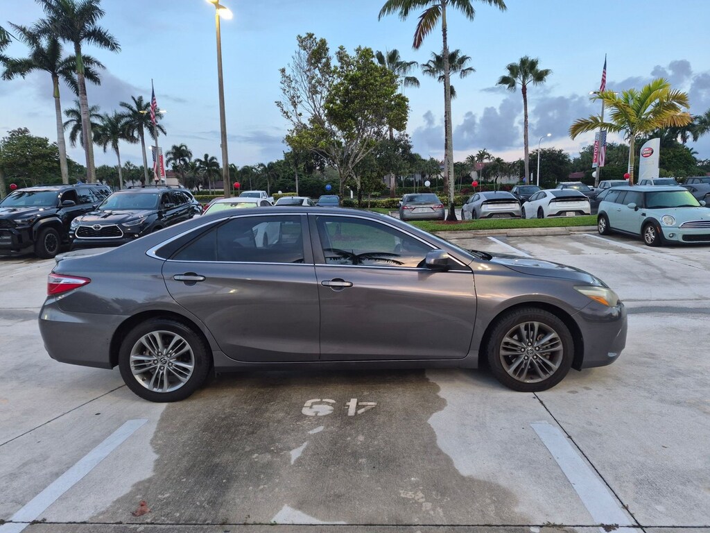 Used 2015 Toyota Camry SE Sedan