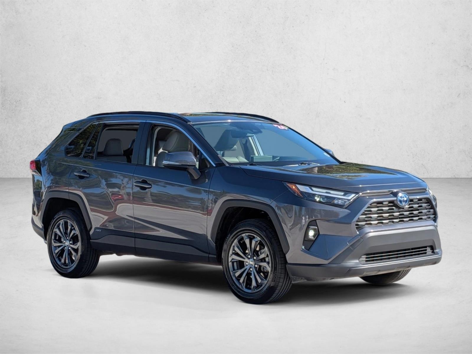 2024 Toyota RAV4 Hybrid XLE Premium photo 3