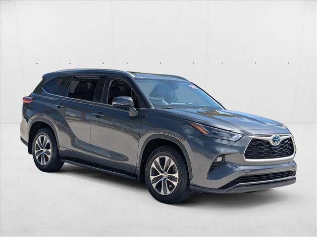 2022 Toyota Highlander Hybrid XLE photo 3