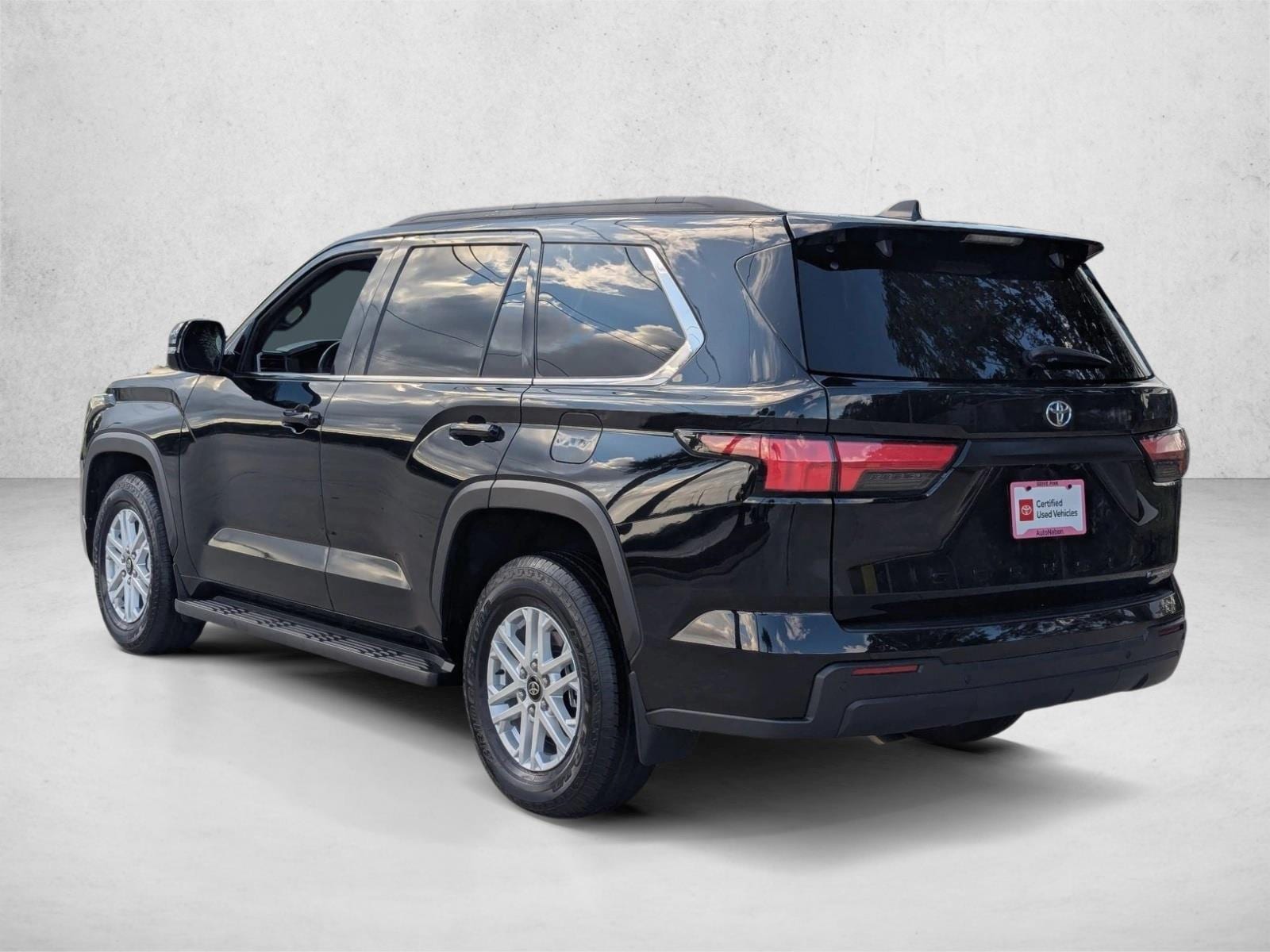2025 Toyota Sequoia SR5 - Photo 7