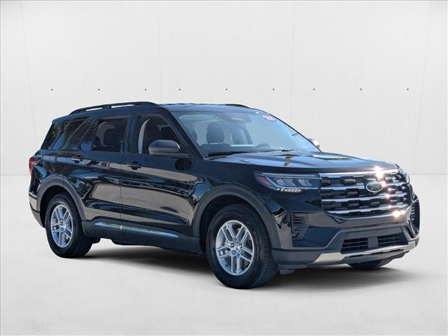 2025 Ford Explorer photo 2
