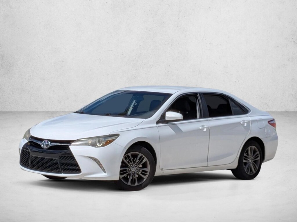 Used 2015 Toyota Camry SE Sedan