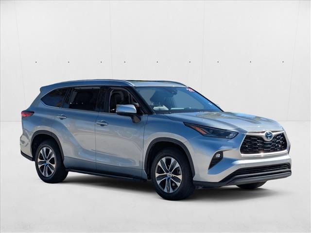 2022 Toyota Highlander Hybrid XLE photo 3