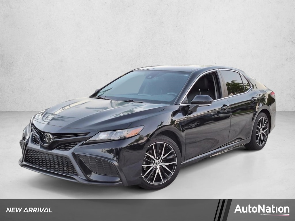 Used 2022 Toyota Camry SE Sedan