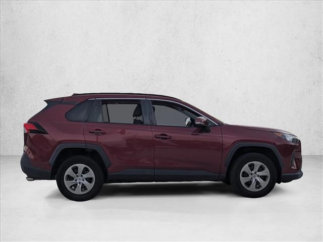 2020 Toyota RAV4 LE photo 3