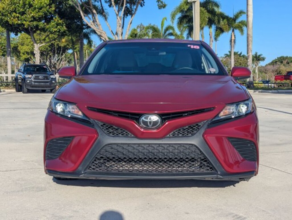 Used 2018 Toyota Camry SE Sedan