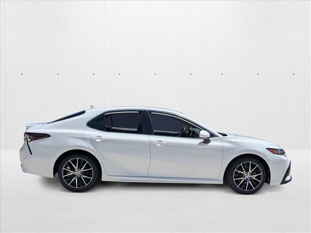 2023 Toyota Camry SE photo 4