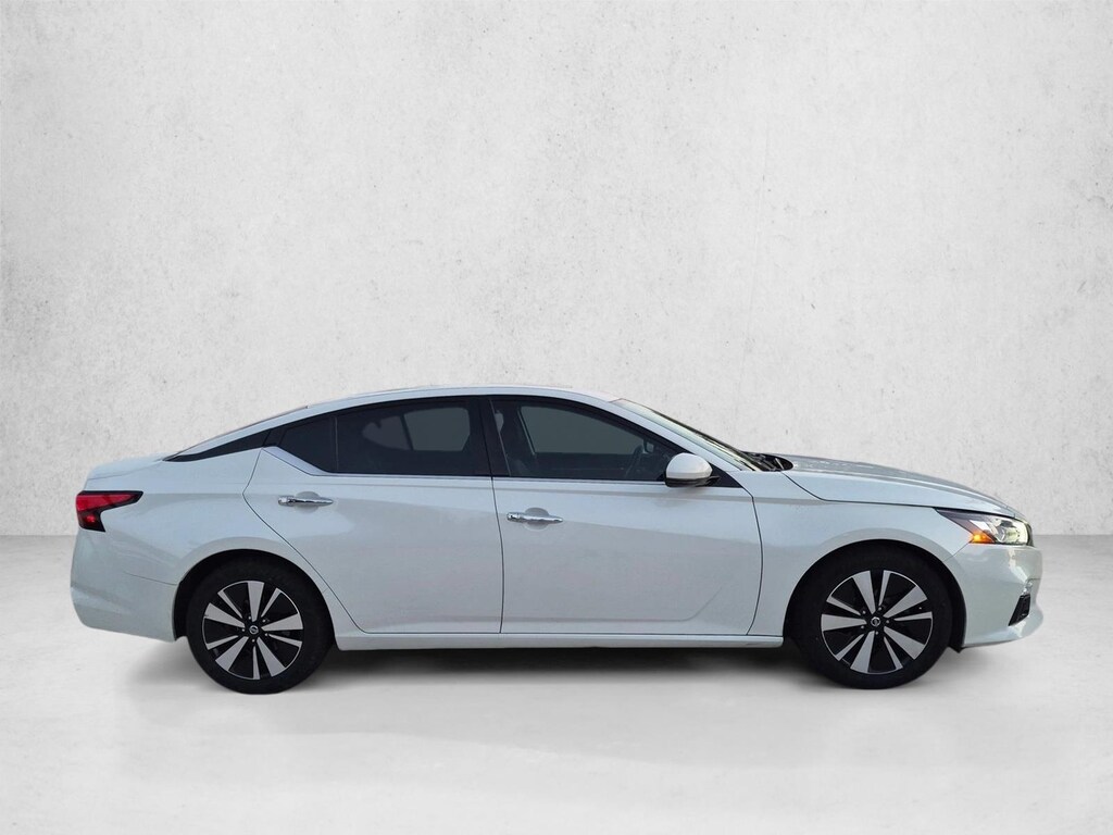 Used 2020 Nissan Altima 2.5 SV Sedan