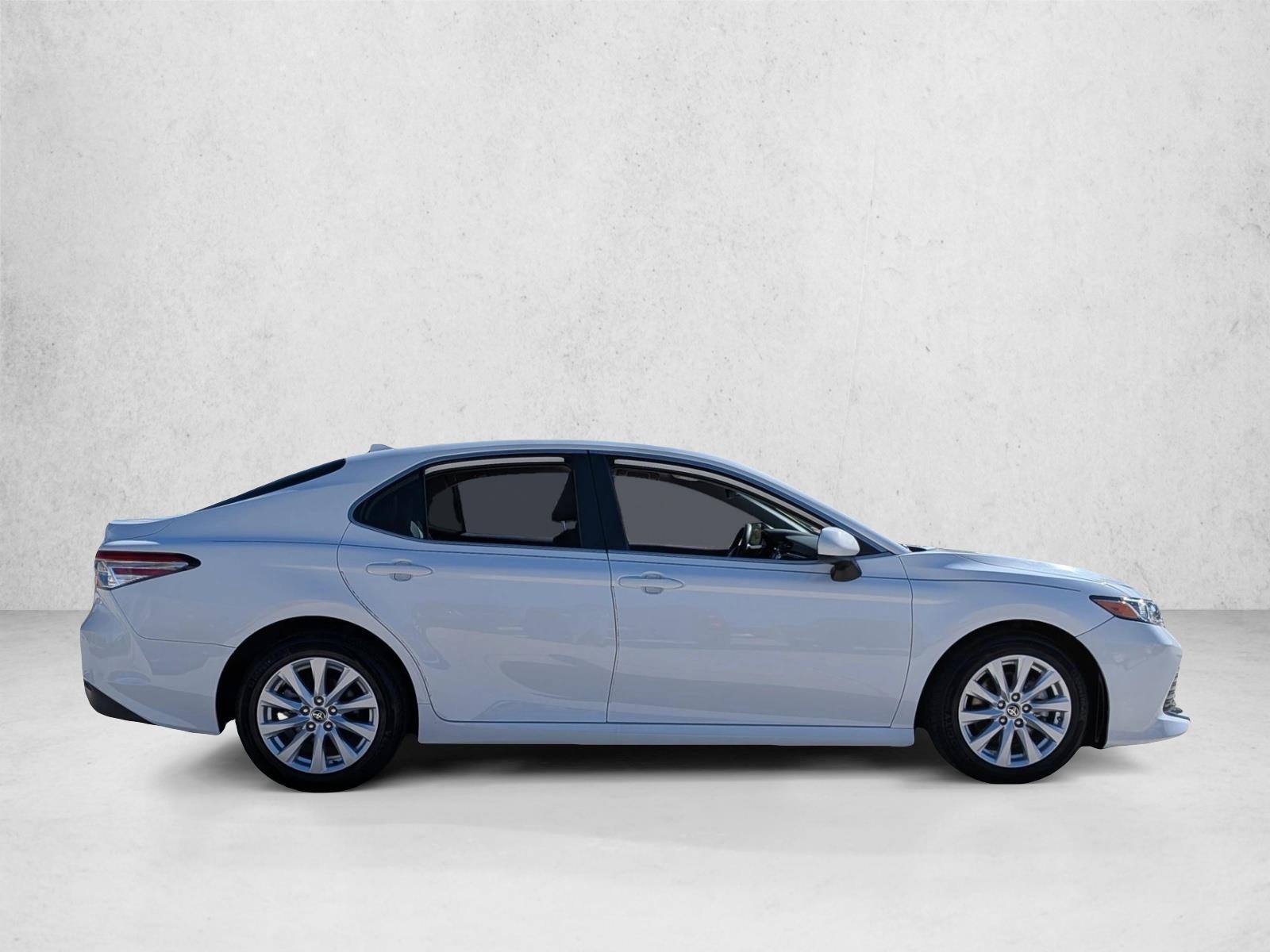 2020 Toyota Camry LE SE photo 4