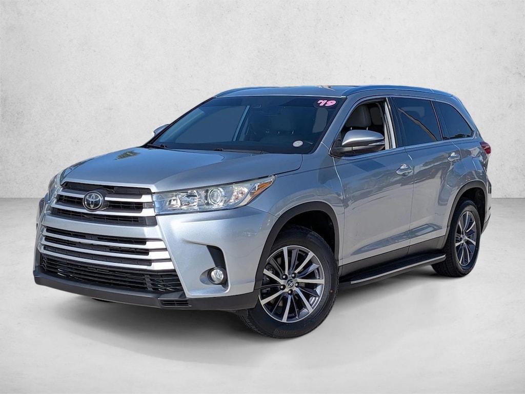 Used 2019 Toyota Highlander XLE V6 SUV