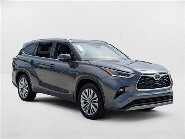 2023 Toyota Highlander Hybrid Platinum photo 2