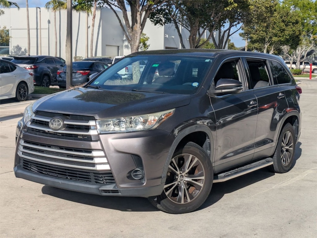 Used 2019 Toyota Highlander LE V6 SUV