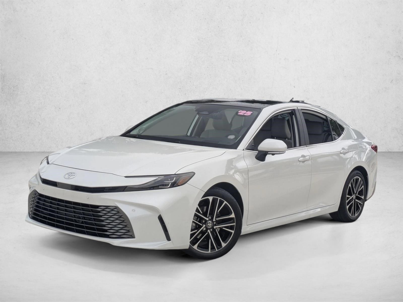 2025 Toyota Camry XLE's photo