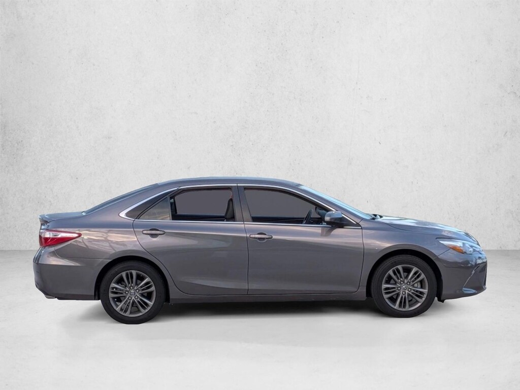 Used 2016 Toyota Camry SE Sedan