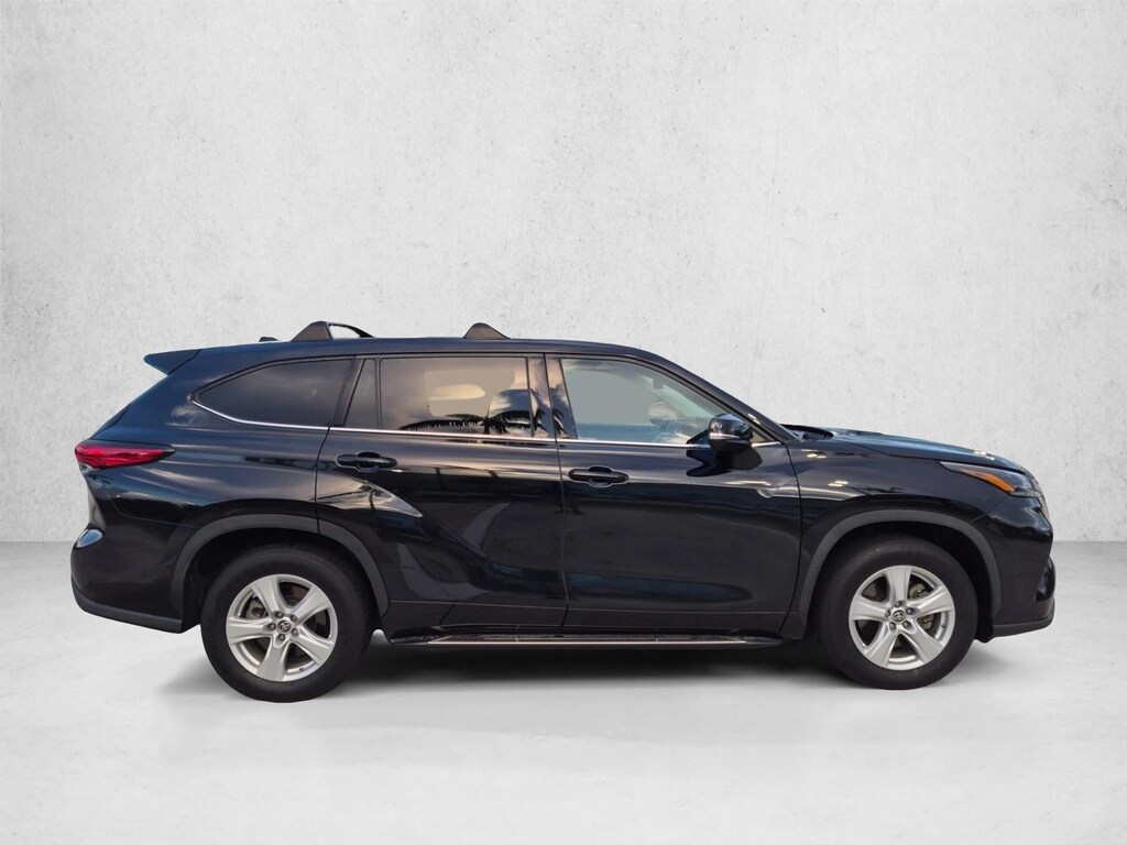 Used 2021 Toyota Highlander LE SUV