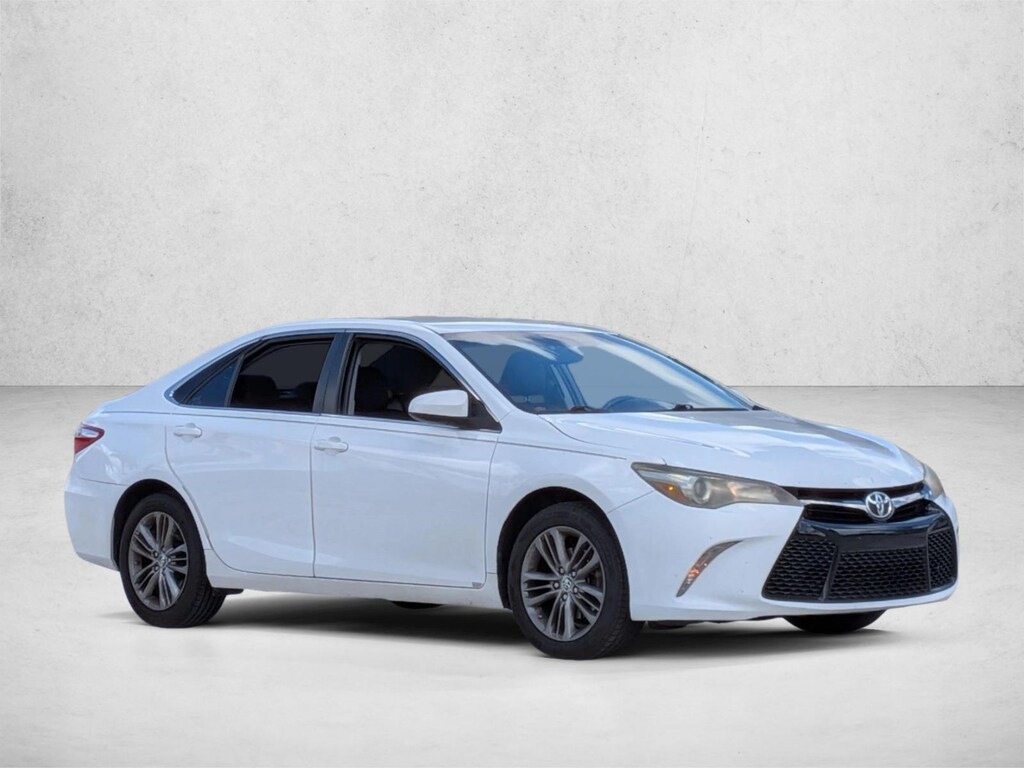 Used 2015 Toyota Camry SE Sedan