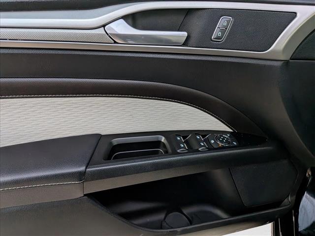 2019 Ford Fusion SE photo 3