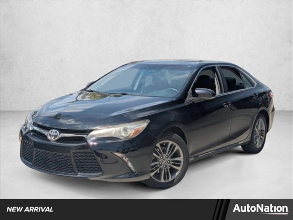 Used 2017 Toyota Camry SE Sedan