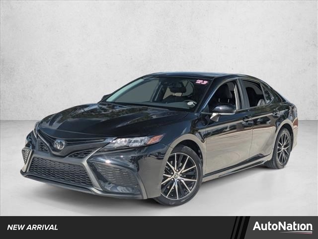 2023 Toyota Camry SE's photo