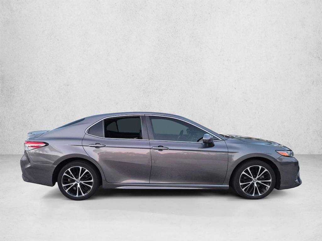 Used 2019 Toyota Camry SE Sedan