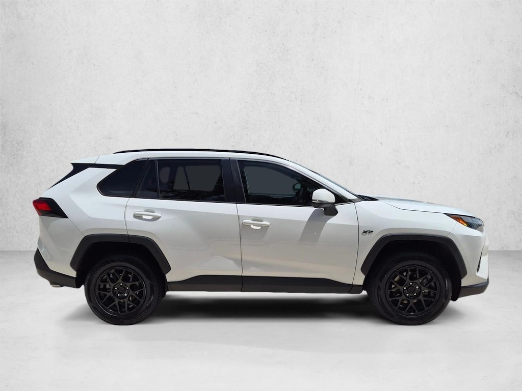 Used 2022 Toyota RAV4 XLE SUV