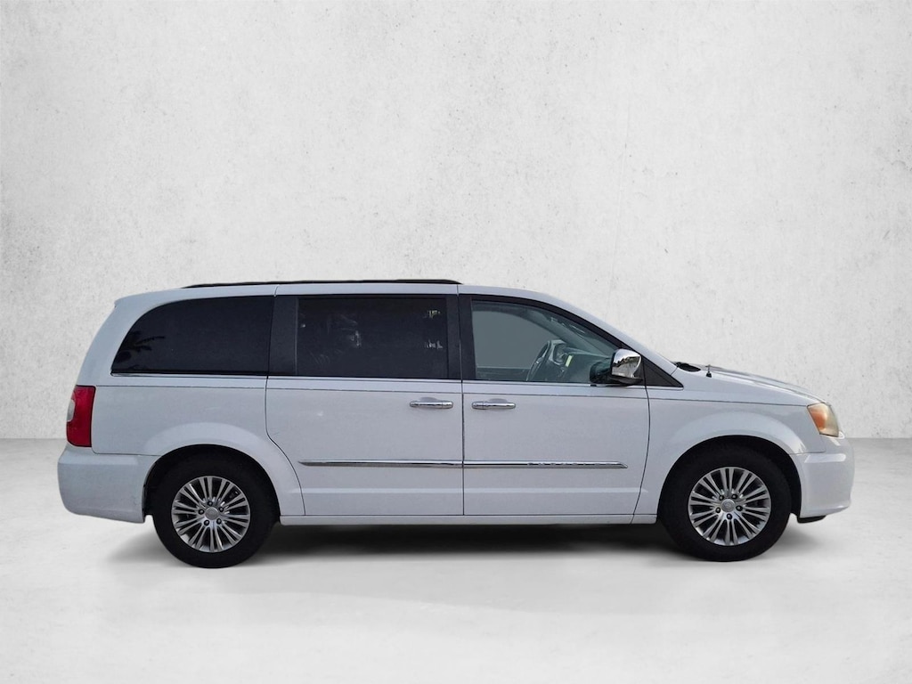 Used 2014 Chrysler Town & Country Touring-L Van