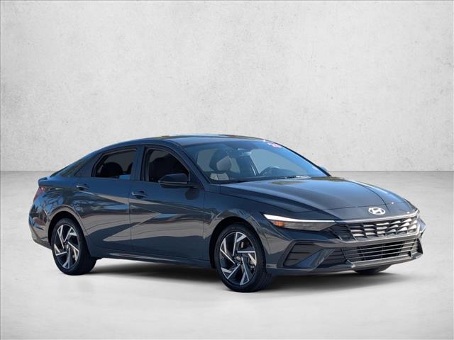 2025 Hyundai Elantra SEL Sport photo 3