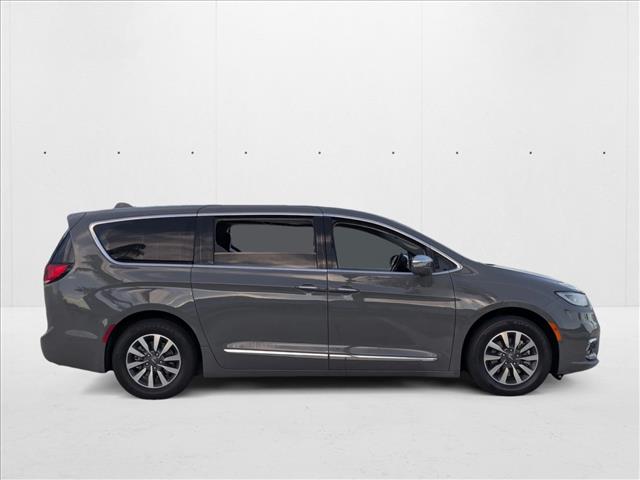 2022 Chrysler Pacifica Hybrid Limited photo 4