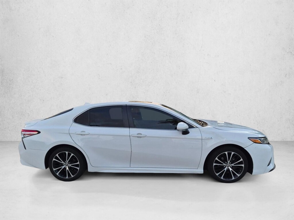 Used 2020 Toyota Camry Hybrid SE Sedan