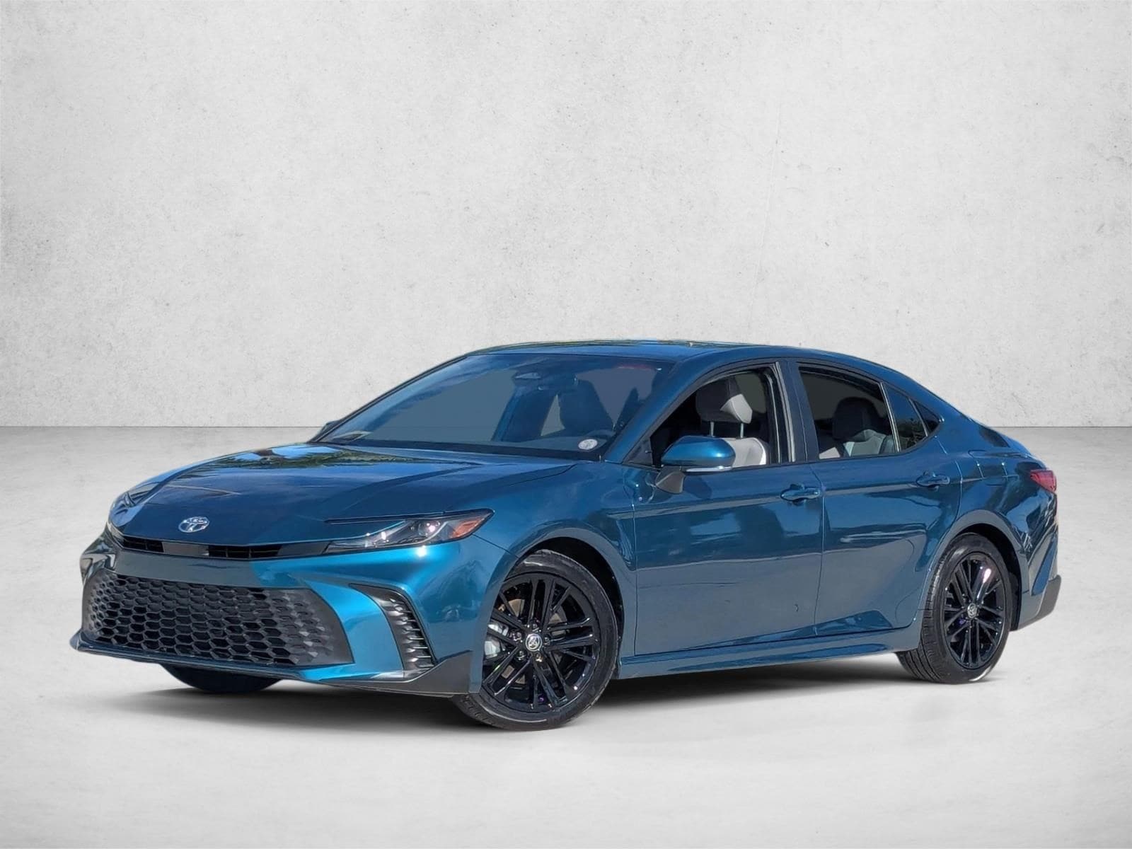 2025 Toyota Camry SE's photo