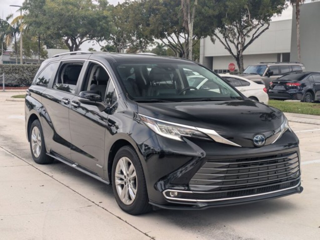 Used 2021 Toyota Sienna Limited 7 Passenger Van