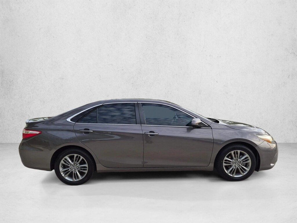 Used 2015 Toyota Camry SE Sedan