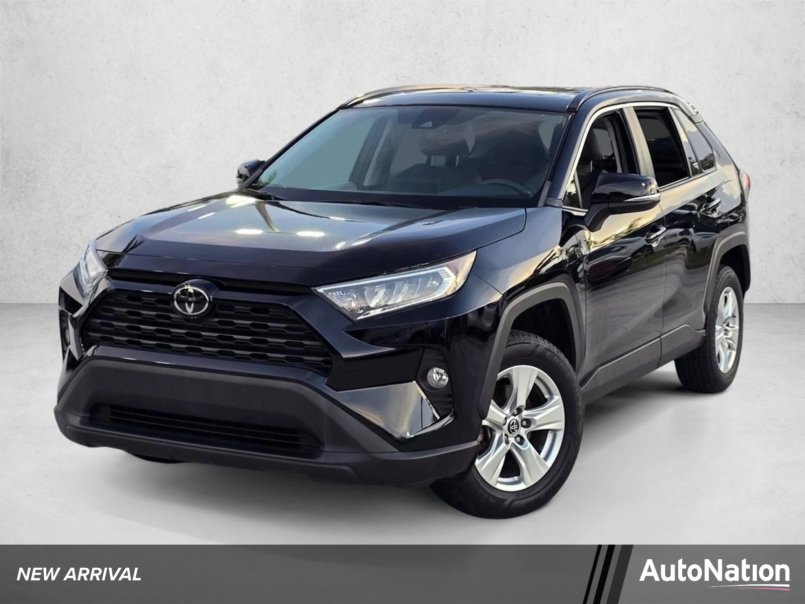 2019 Toyota RAV4 XLE FWD's photo
