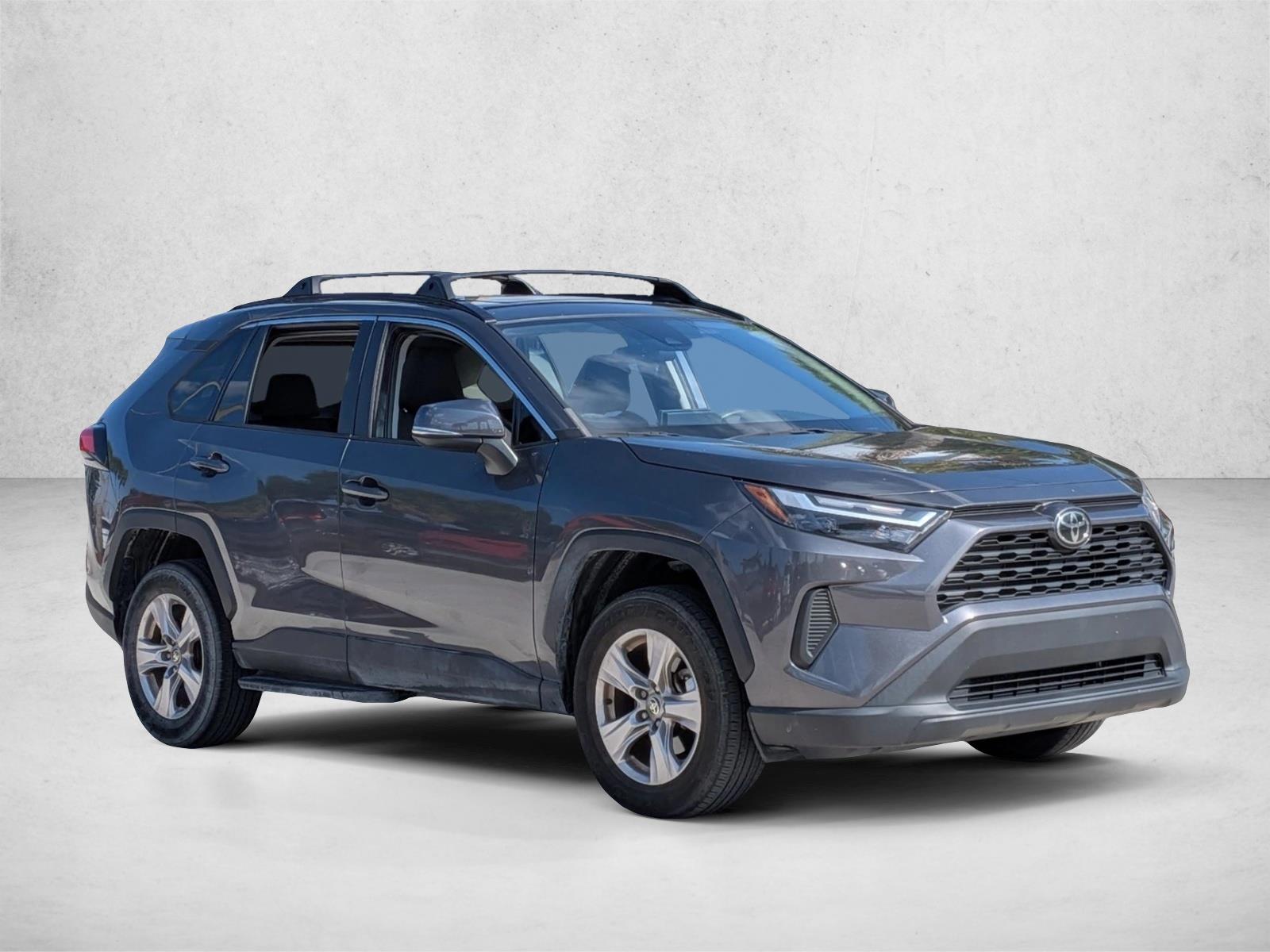2023 Toyota RAV4 XLE photo 3