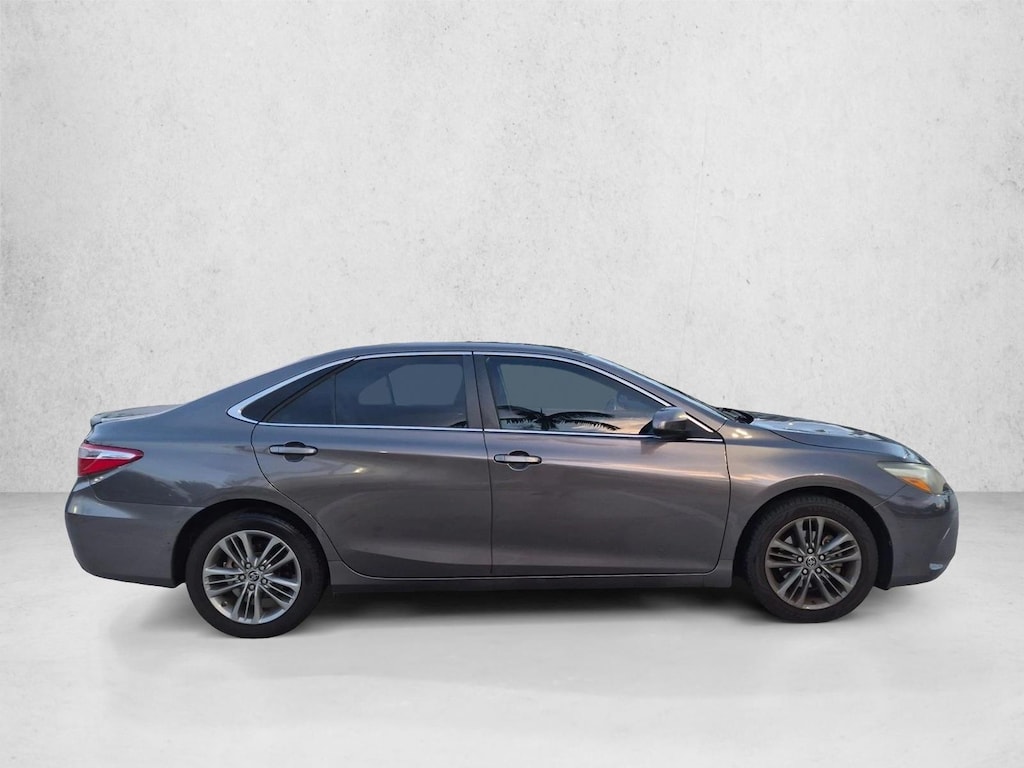 Used 2015 Toyota Camry SE Sedan