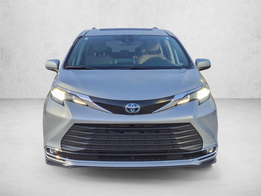 Used 2024 Toyota Sienna XLE 8 Passenger Van Passenger Van