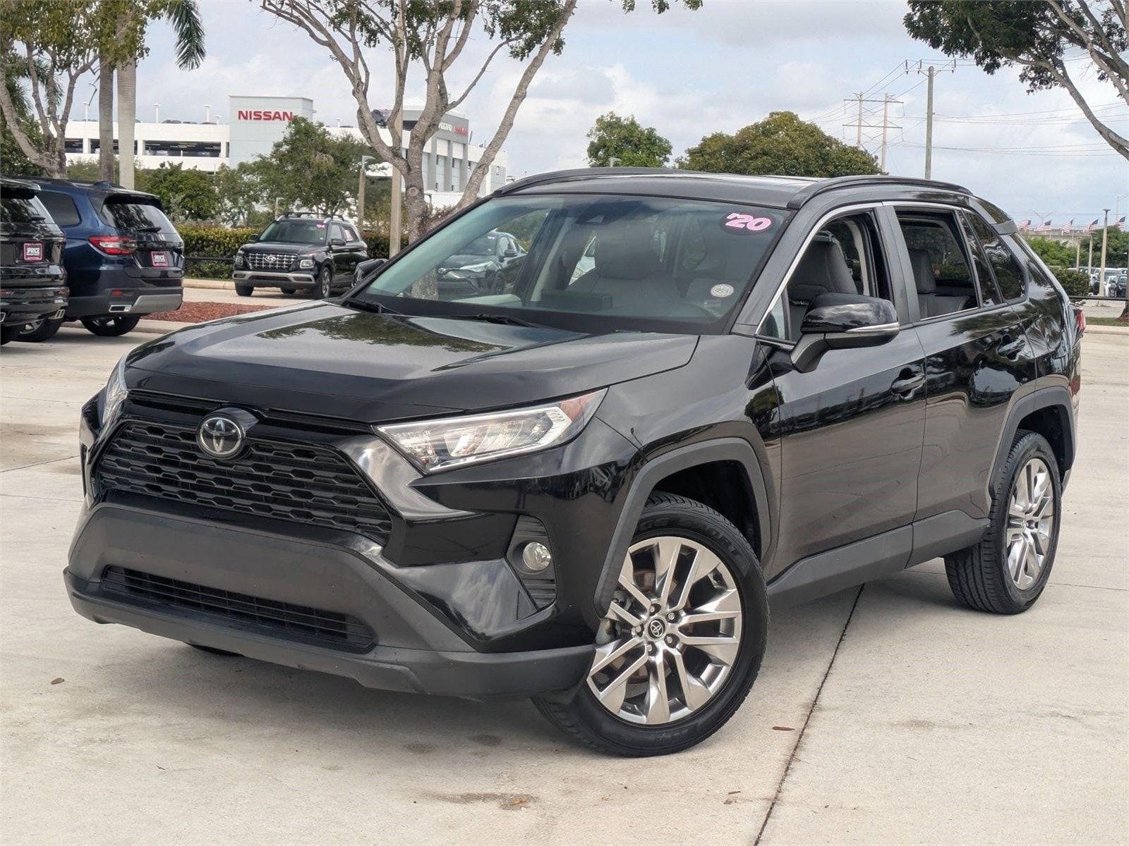 2020 Toyota RAV4 XLE Premium's photo